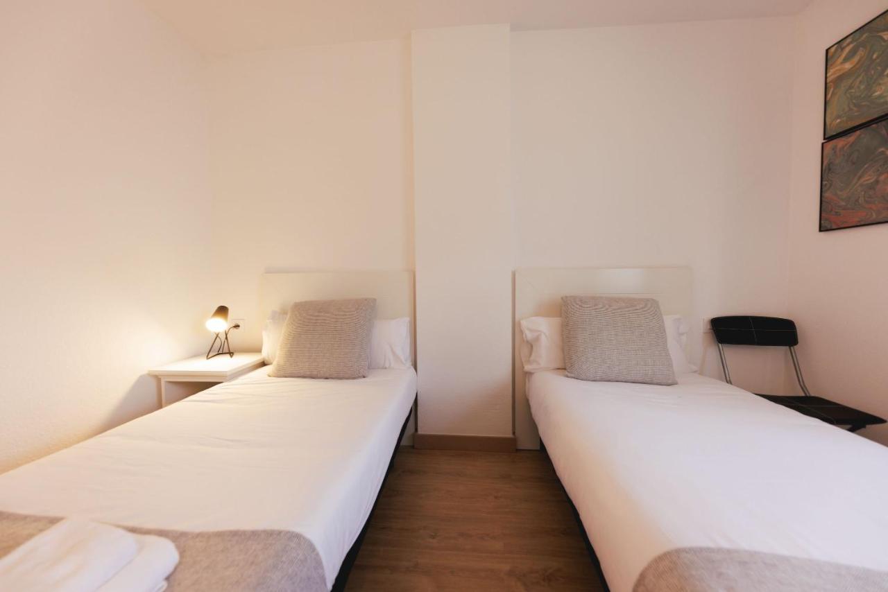 Bravissimo Pont De La Princesa, Comfortable 3-Bedroom Apartment ジローナ エクステリア 写真